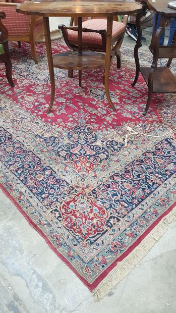 Tapis courant en laine à décor polychrome...