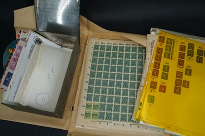 Réunion de planches de timbres dont Afrique...