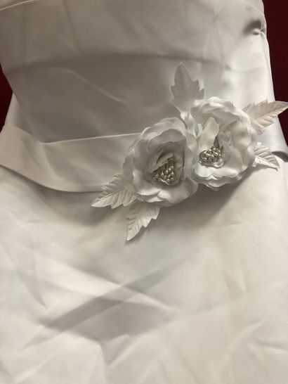 Réunion de sept robes et jupes de mariées...