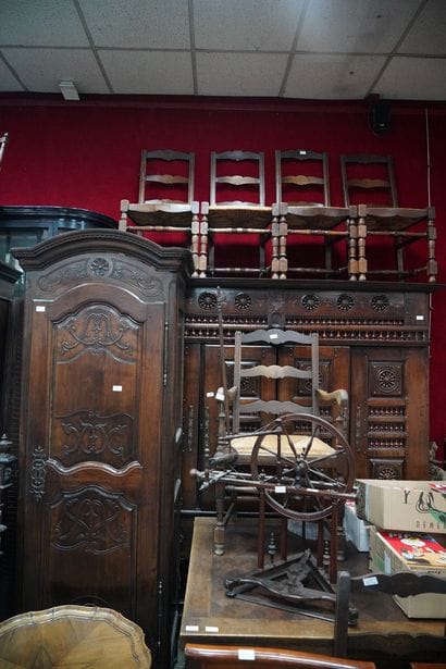 Ensemble de mobilier comprenant : un lit...