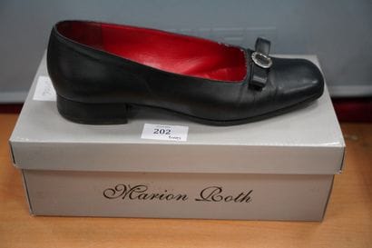 CELINE PARIS, paire de souliers taille 36....