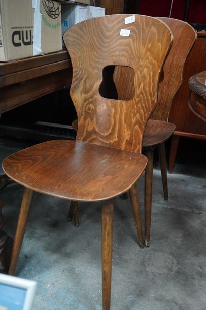 Paire de chaises en bois teinté et bois courbé....
