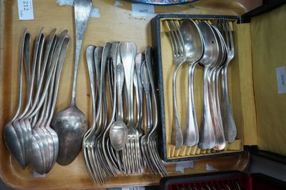 Métal argenté comprenant : fourchettes de...