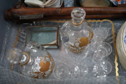 CHOISY-LE-ROI, réunion d'assiettes à décor...