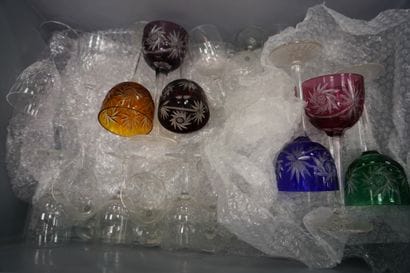 Réunion de verres en cristal dont Saint Louis...