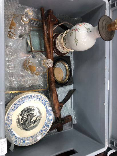 CHOISY-LE-ROI, réunion d'assiettes à décor...
