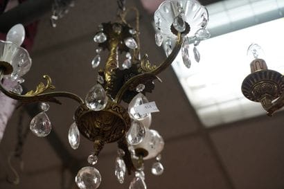 Deux suspensions à trois lumières en métal...