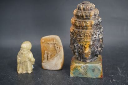 Trois sujets en pierre dure figurant Lao...