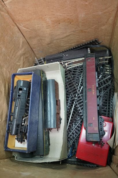 Locomotive HORNBY, wagons et rails. En l'état,...