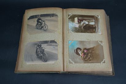 Réunion de cartes postales anciennes : cyclisme,...
