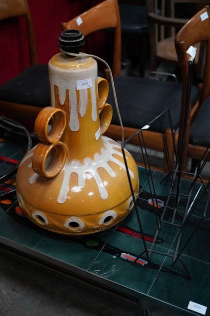 Pied de lampe en céramique émaillée, les...