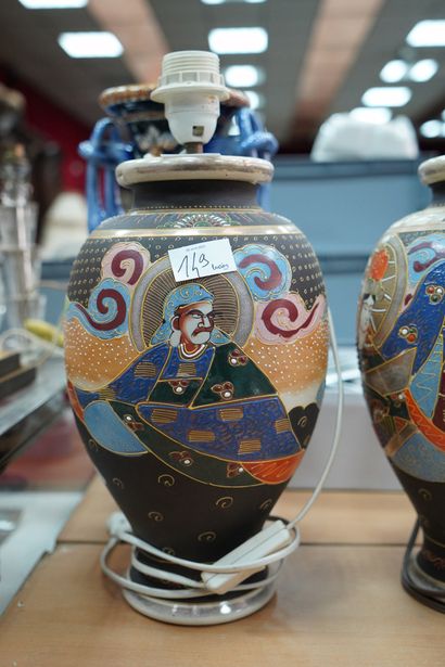Paire de vase dans le goût de Satsuma, montés...