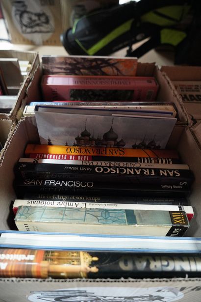 Importante réunion de volumes brochés : voyage,...