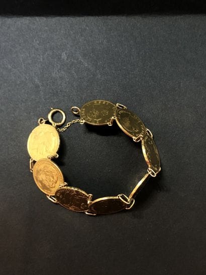 Bracelet composé de 8 pièces en or dont 20...