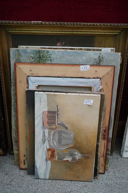 Réunion de pièces encadrées : reproductions,...