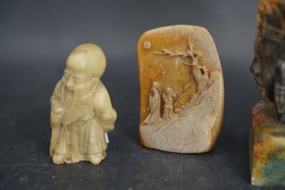 Trois sujets en pierre dure figurant Lao...