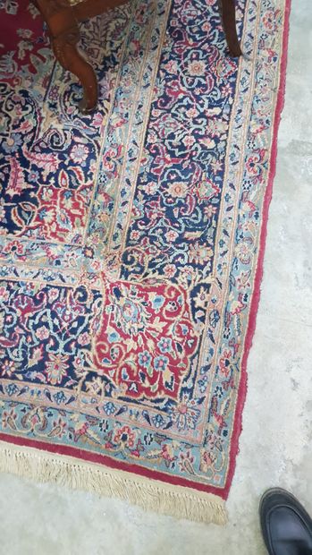 Tapis courant en laine à décor polychrome...