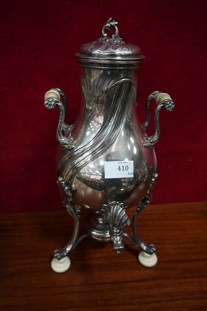 Samovar de forme balustre, en métal argenté,...
