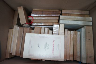 Réunion de volumes brochés comprenant : Montherlant,...