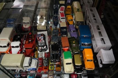 Réunion de voitures miniatures dont : Citroën,...