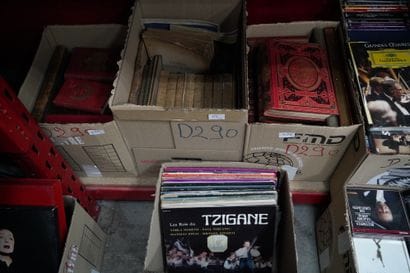 Réunion de volumes reliés et brochés courant....