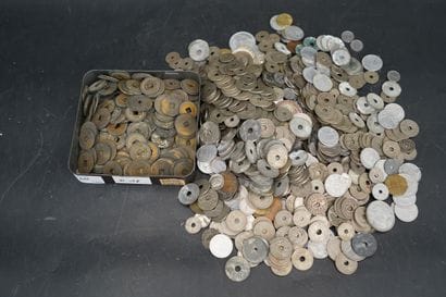 Ensemble de pièces et monnaies. Deux boîtes,...