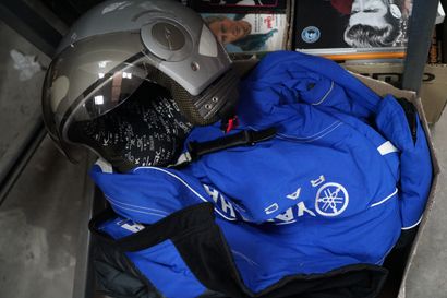 Ensemble de vêtements moto dont YAMAHA et...