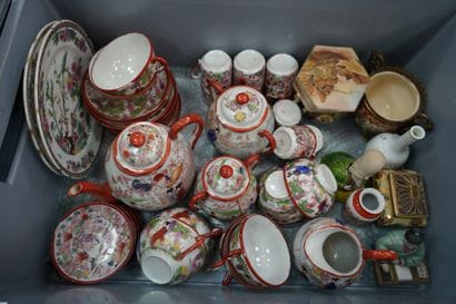 Réunion de céramiques asiatiques comprenant...