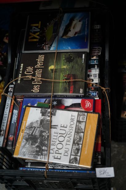 Importante réunion de CD et DVD.