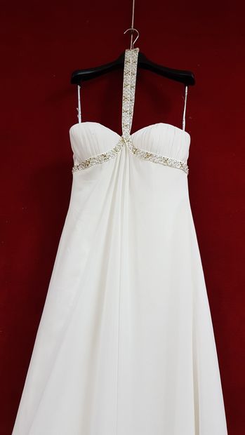 Réunion de huit robes et jupes de mariée...