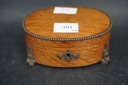 Boîte à bijoux de forme ovale en bois plaqué,...
