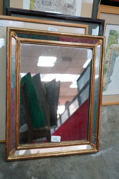 Miroir rectangulaire à parecloses en bois...