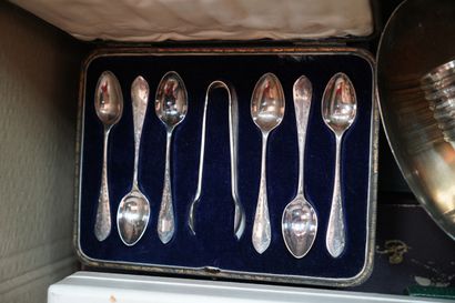Ensemble en argent fourré comportant couverts...