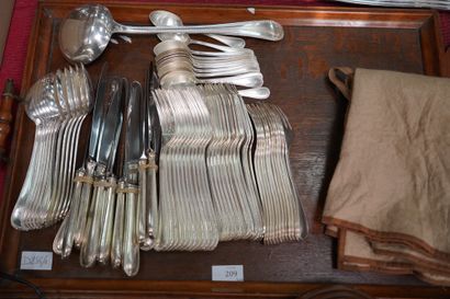 Partie de ménagère en métal modèle raie de...