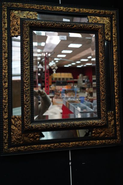 Miroir à parecloses en bois teinté et métal...