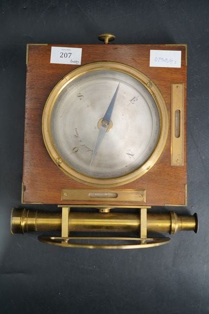 Appareil de navigation Deleuil Paris, comportant...