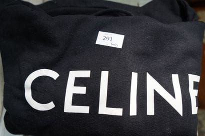 * Sweat à capuche noire de marque CELINE
Modèle...