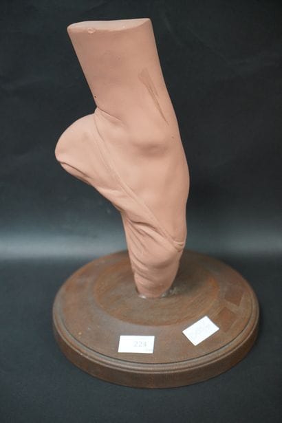 Pointe de ballerine, sujet en terre cuite...