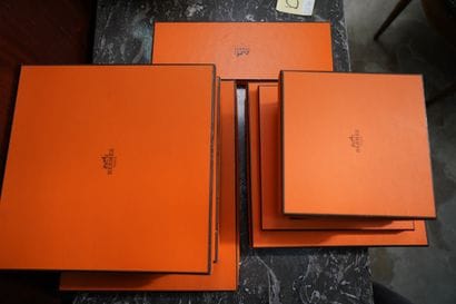 HERMES PARIS, réunion de huit boîtes. En...