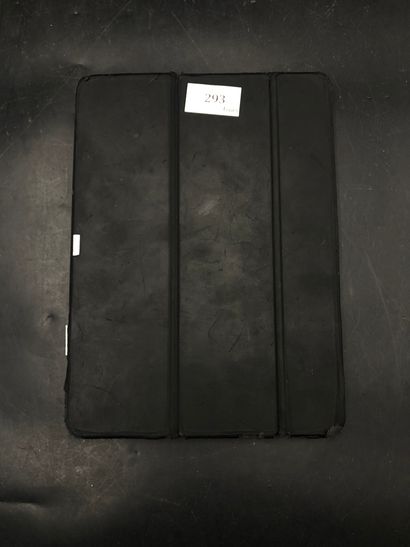 * Tablette IPAD APPLE (17.5 x 24.5 cm) 
Et...