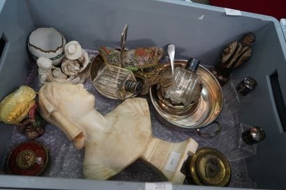 Perroquet, sujet en céramique émaillée ;...