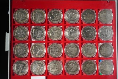 Ensemble de 24 pièces de 5 francs en argent...