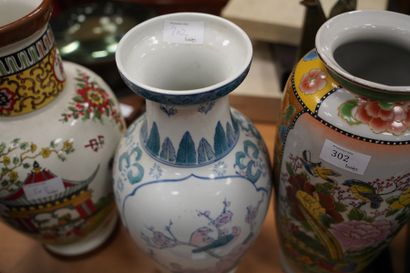 Lot de 3 vases dans le goût asiatique.