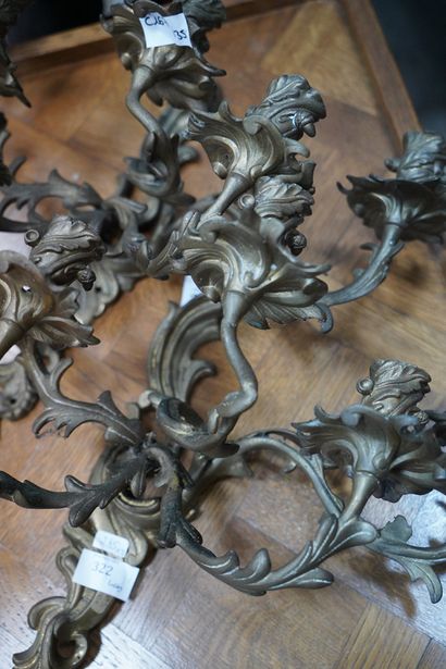 Paire d'appliques en bronze patiné à cinq...
