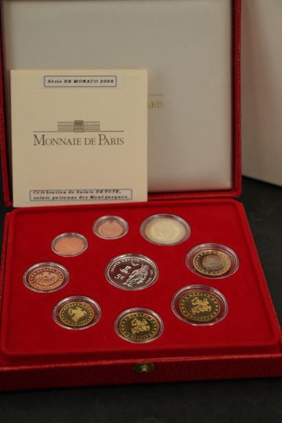 7 coffrets euros comprenant Vatican 2003,...