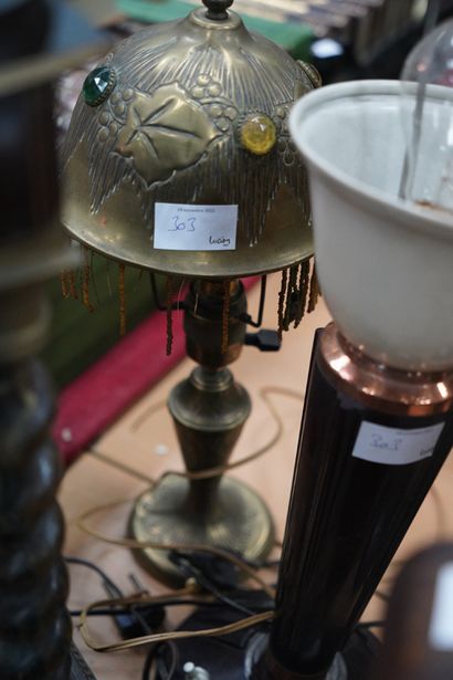 Pendule portique, bois de placage et laiton...