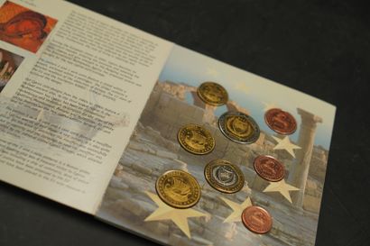 9 coffrets euros : Pologne 2003, Chypre Essai...