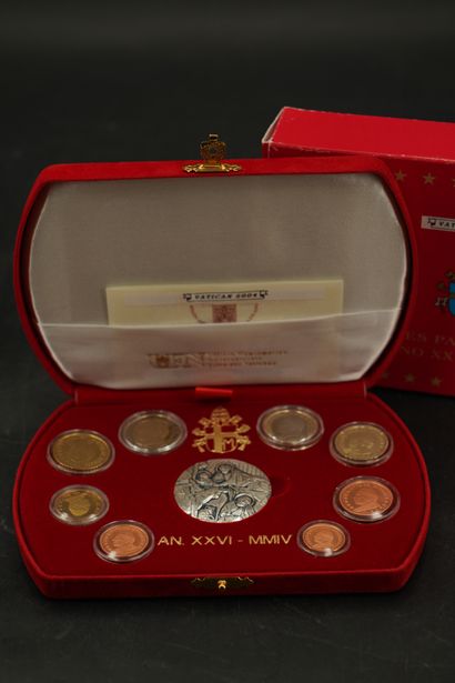 7 coffrets euros comprenant Vatican 2003,...