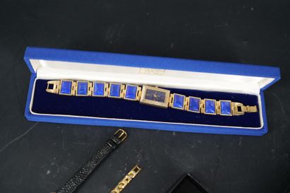 Réunion de montres bracelet de dame en métal...
