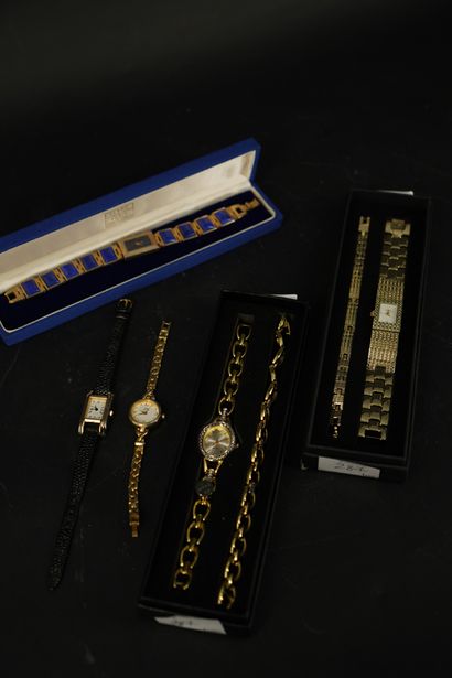 Réunion de montres bracelet de dame en métal...